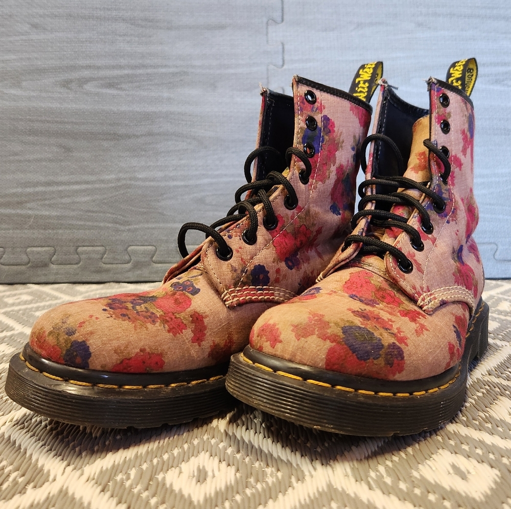 Dr. Martens Castel fabric boots size 7